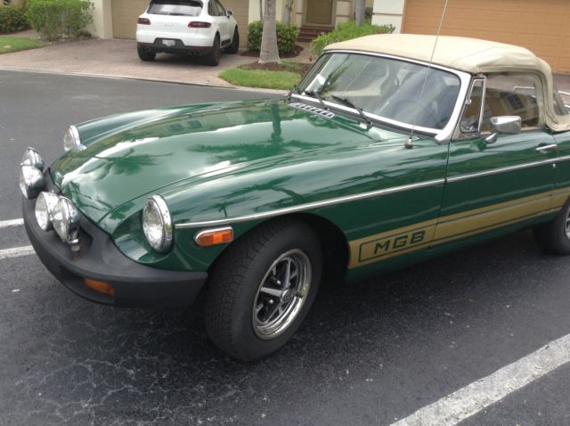 1976 British racing green MG MGB Convertible