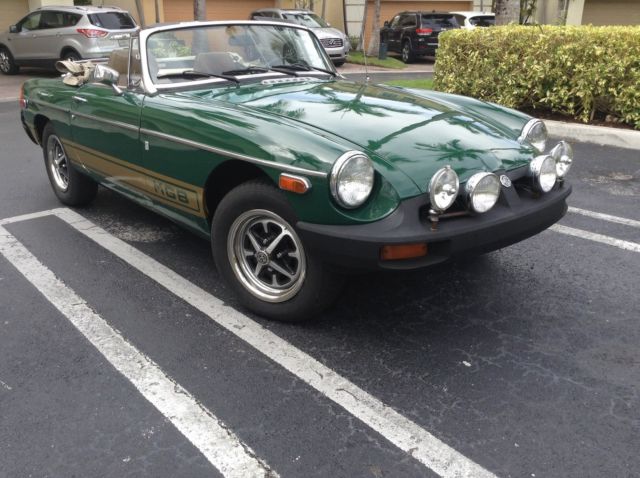 1976 British racing green MG MGB Convertible