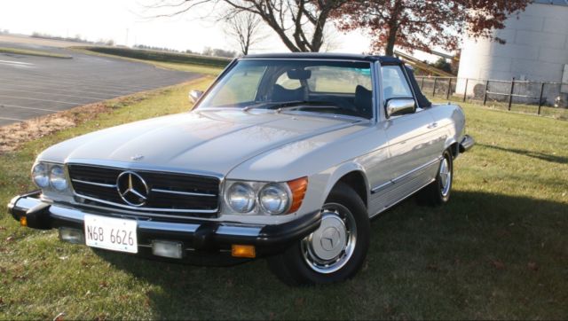 1977 Dove White Mercedes-Benz SL-Class Coupe/Convertible