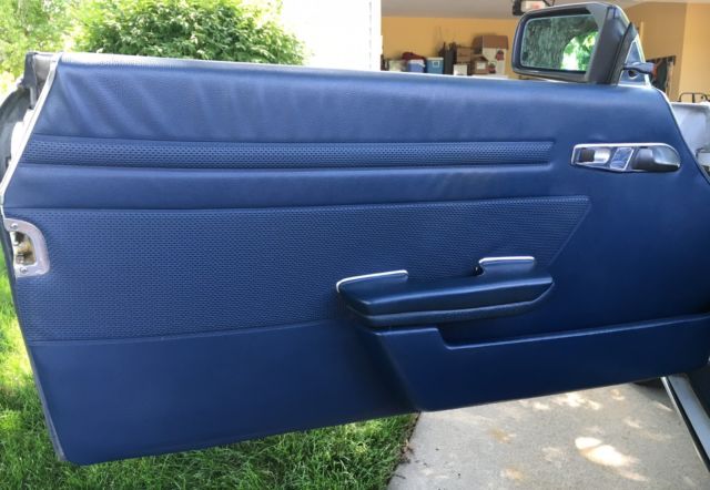 1977 Dove White Mercedes-Benz SL-Class Coupe/Convertible