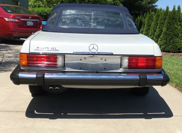 1977 Dove White Mercedes-Benz SL-Class Coupe/Convertible