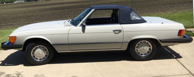 1977 Dove White Mercedes-Benz SL-Class Coupe/Convertible