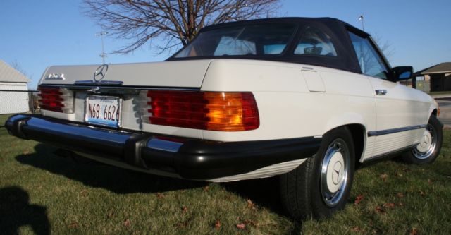 1977 Dove White Mercedes-Benz SL-Class Coupe/Convertible