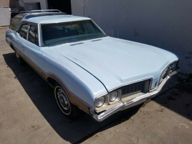 1970 Blue Oldsmobile Vista Cruiser Wagon
