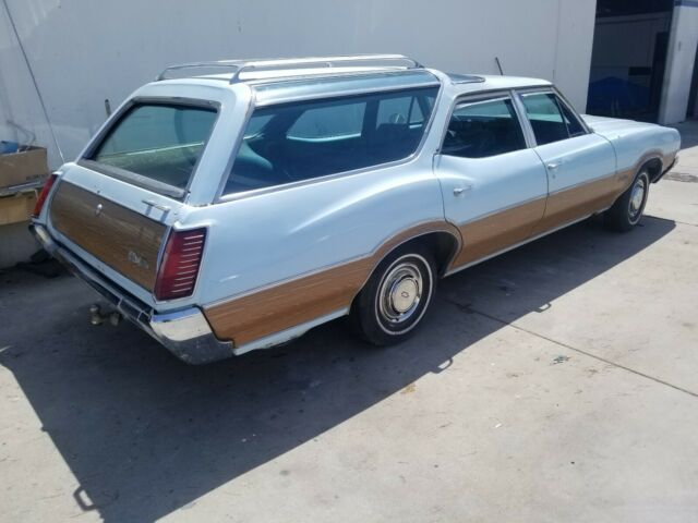 1970 Blue Oldsmobile Vista Cruiser Wagon