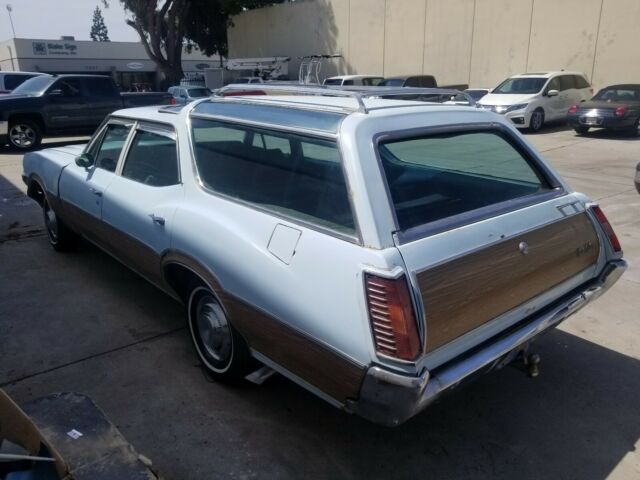 1970 Blue Oldsmobile Vista Cruiser Wagon