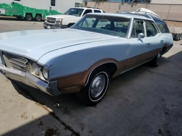 1970 Blue Oldsmobile Vista Cruiser Wagon