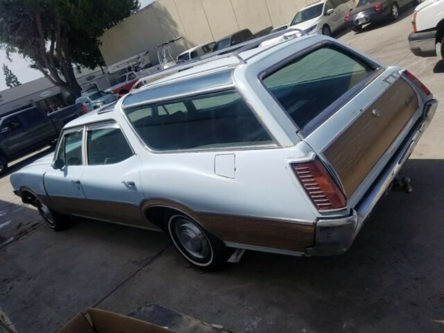 1970 Blue Oldsmobile Vista Cruiser Wagon