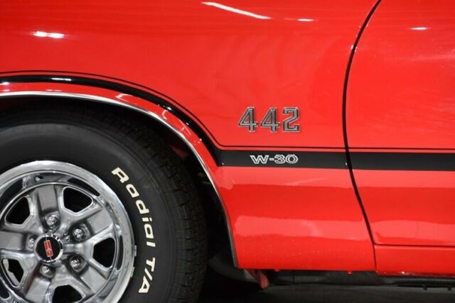 1970 Red Oldsmobile 442 Hardtop