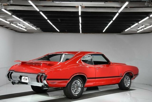 1970 Red Oldsmobile 442 Hardtop