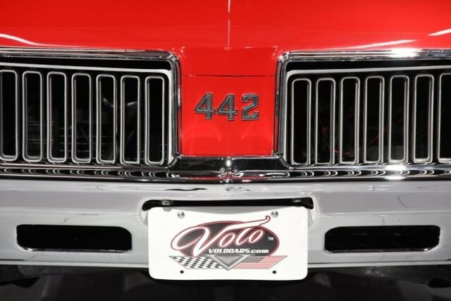 1970 Red Oldsmobile 442 Hardtop