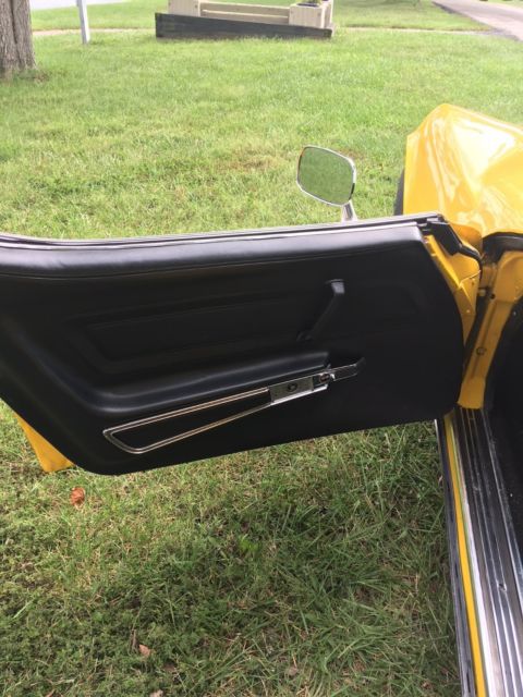 1969 YELLOW Chevrolet Corvette Coupe