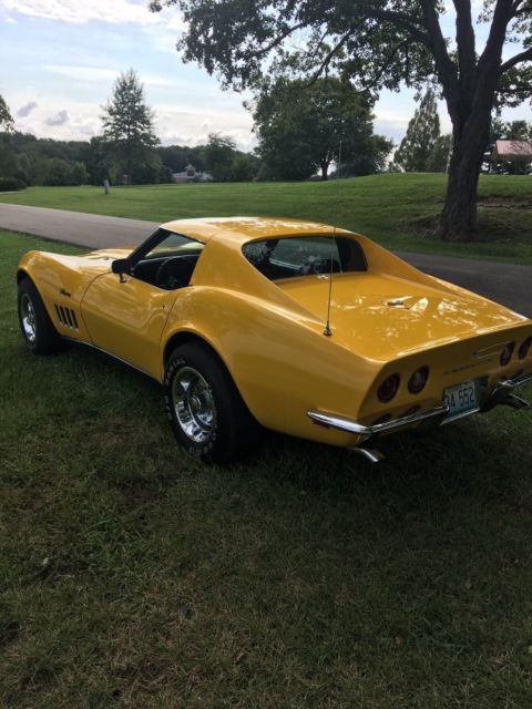 1969 YELLOW Chevrolet Corvette Coupe