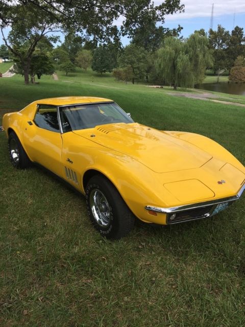 1969 YELLOW Chevrolet Corvette Coupe
