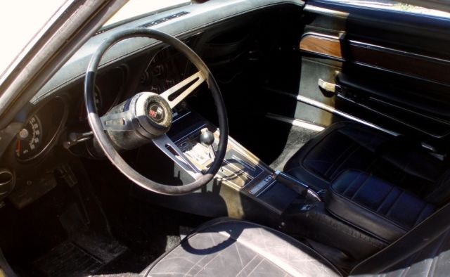 1972 Yellow Chevrolet Corvette Coupe