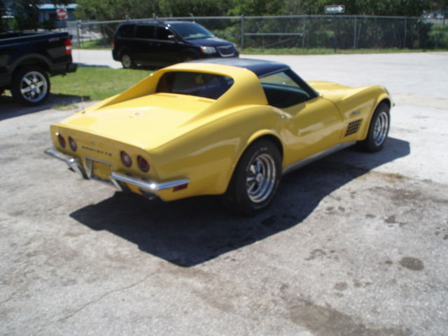 1972 Yellow Chevrolet Corvette Coupe
