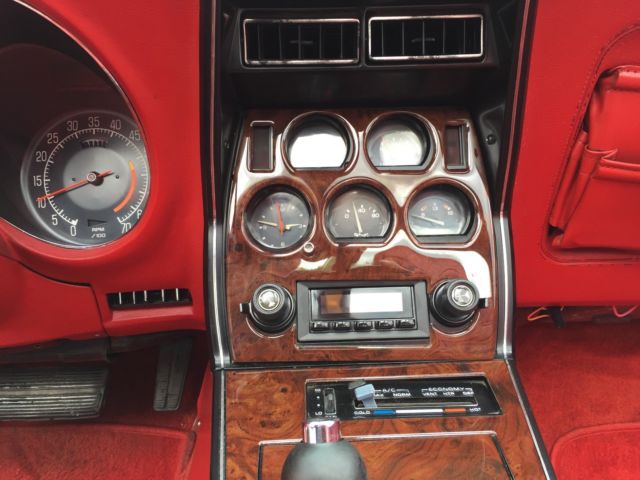 1977 White Chevrolet Corvette