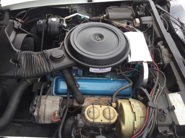 1977 White Chevrolet Corvette