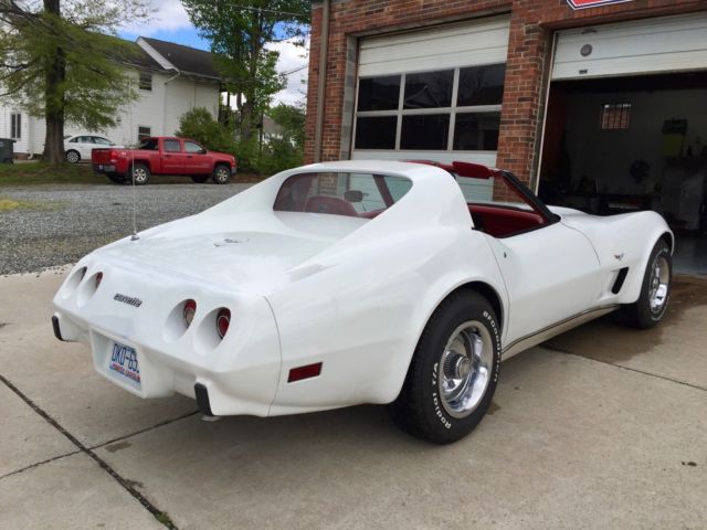 1977 White Chevrolet Corvette