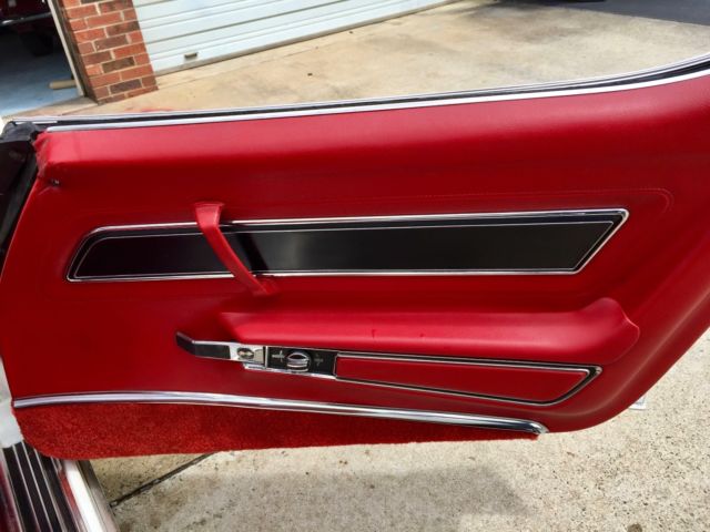 1977 White Chevrolet Corvette