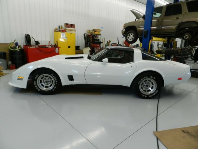 1981 White Chevrolet Corvette