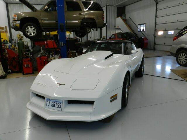 1981 White Chevrolet Corvette
