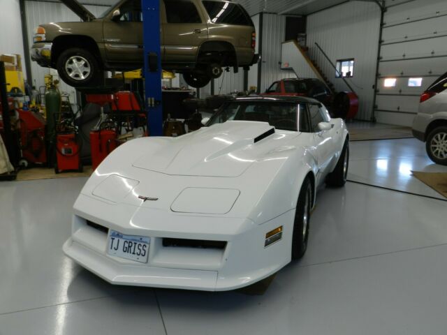 1981 White Chevrolet Corvette