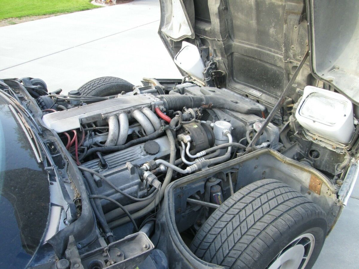 1985 White Chevrolet Corvette Hatchback