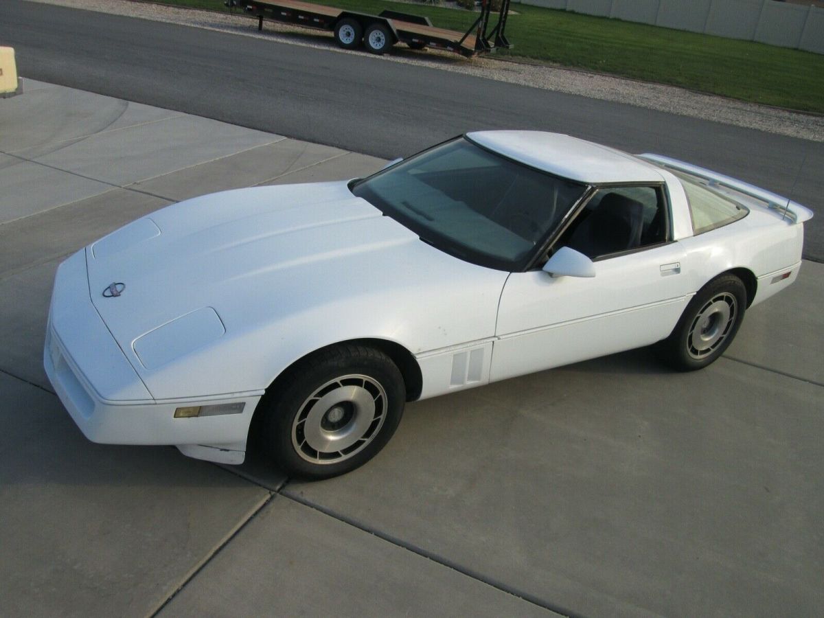1985 White Chevrolet Corvette Hatchback