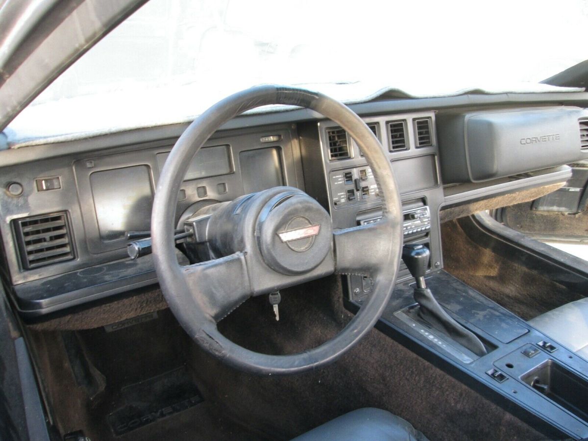 1985 White Chevrolet Corvette Hatchback