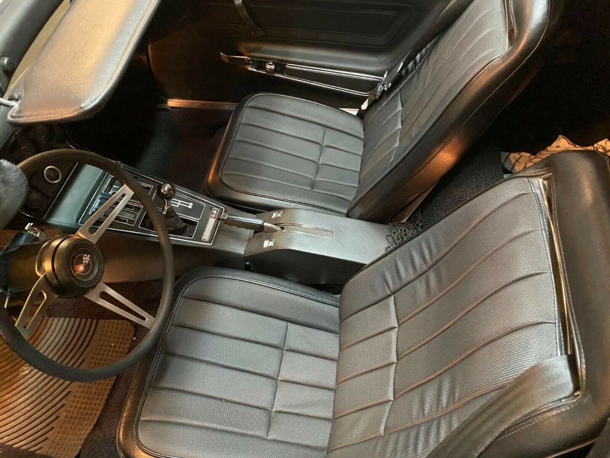 1972 Red Chevrolet Corvette Coupe