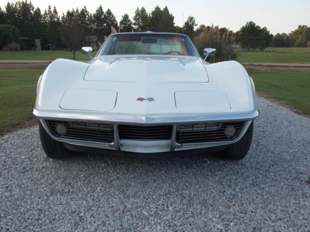 1968 White Chevrolet Corvette Coupe