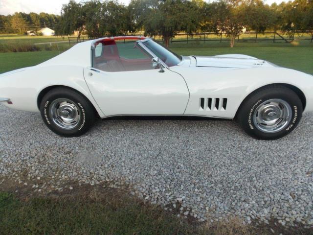 1968 White Chevrolet Corvette Coupe
