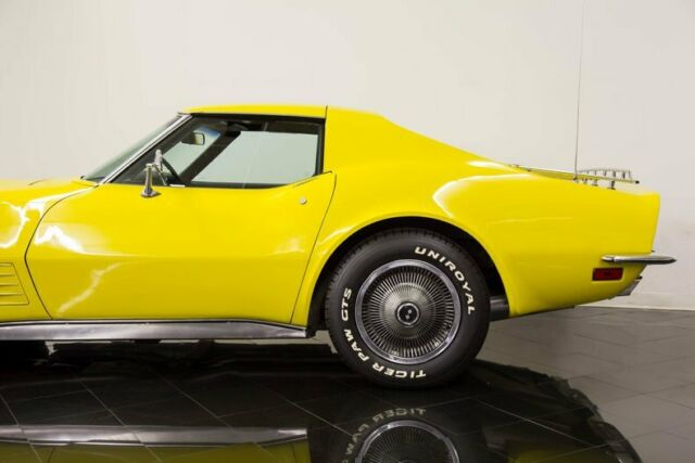 1972 Yellow Chevrolet Corvette Coupe