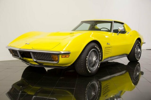1972 Yellow Chevrolet Corvette Coupe