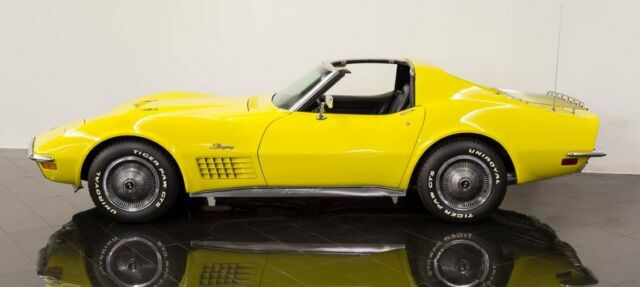 1972 Yellow Chevrolet Corvette Coupe
