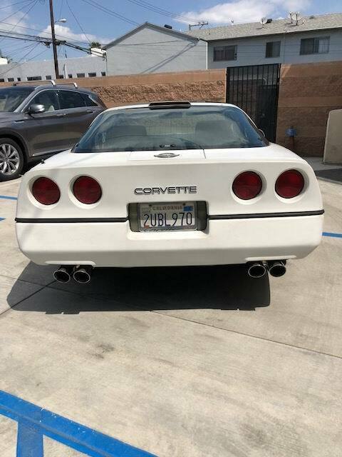 1990 White Chevrolet Corvette Coupe