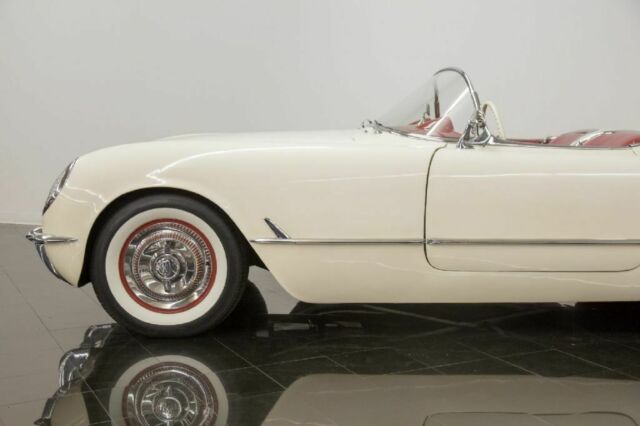 1954 White Chevrolet Corvette --