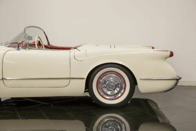 1954 White Chevrolet Corvette --