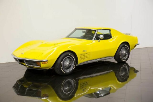 1972 Yellow Chevrolet Corvette --