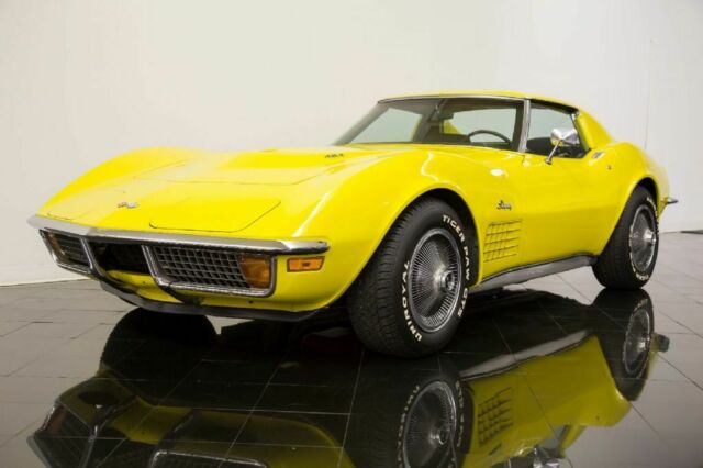 1972 Yellow Chevrolet Corvette --