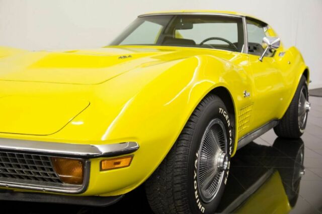 1972 Yellow Chevrolet Corvette --