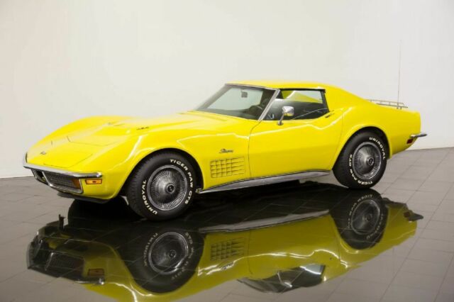 1972 Yellow Chevrolet Corvette --