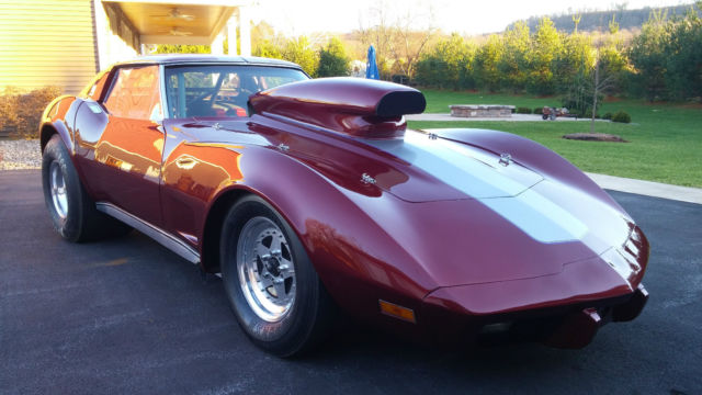 1975 Burgundy Chevrolet Corvette Coupe