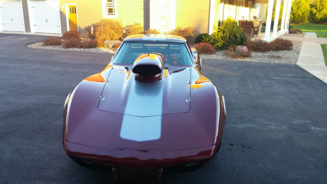 1975 Burgundy Chevrolet Corvette Coupe