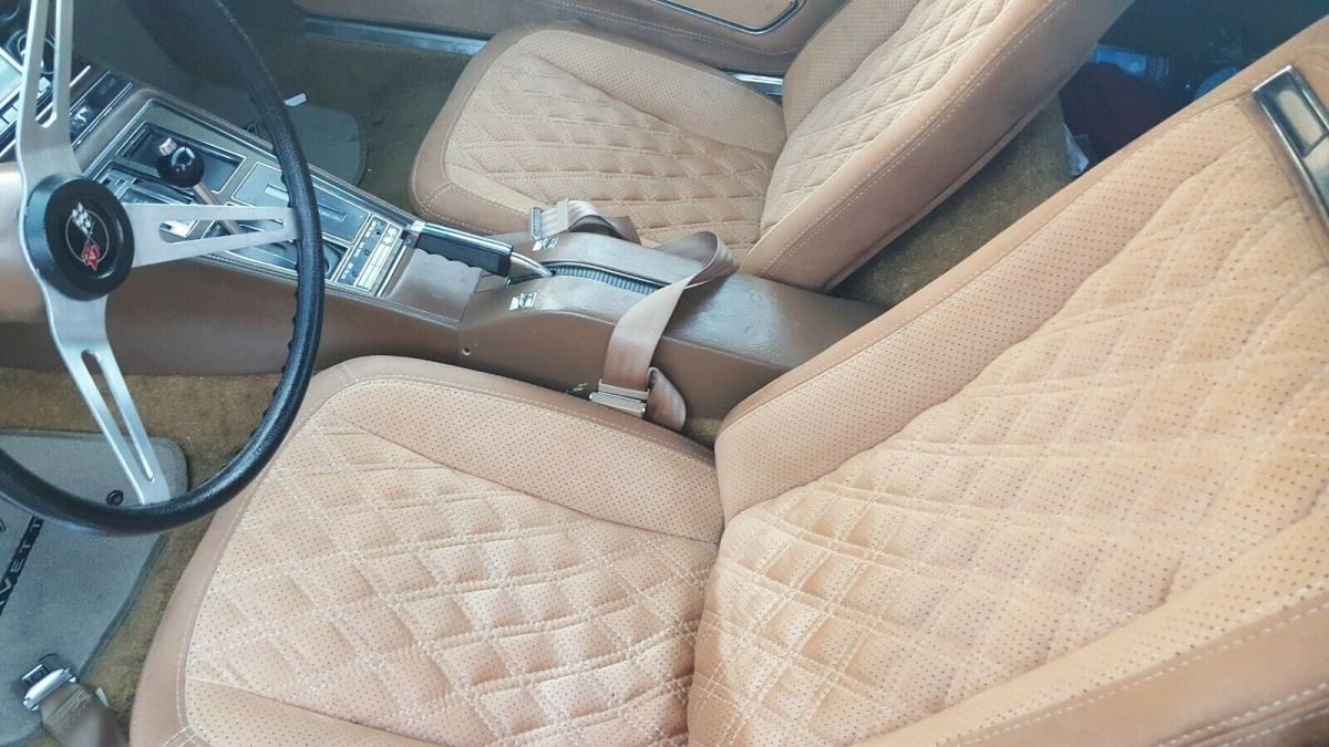 1972 Gold Chevrolet Corvette Coupe