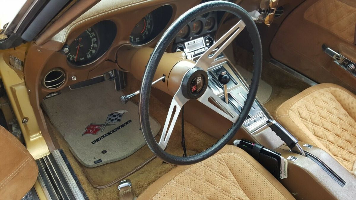 1972 Gold Chevrolet Corvette Coupe