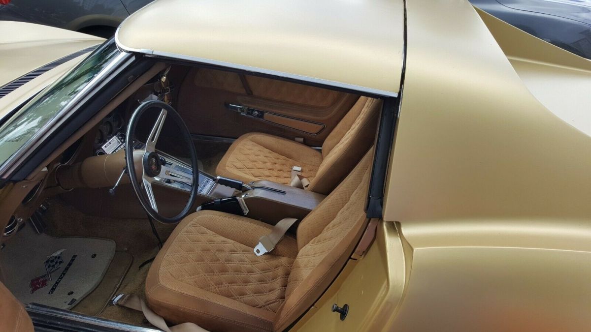 1972 Gold Chevrolet Corvette Coupe
