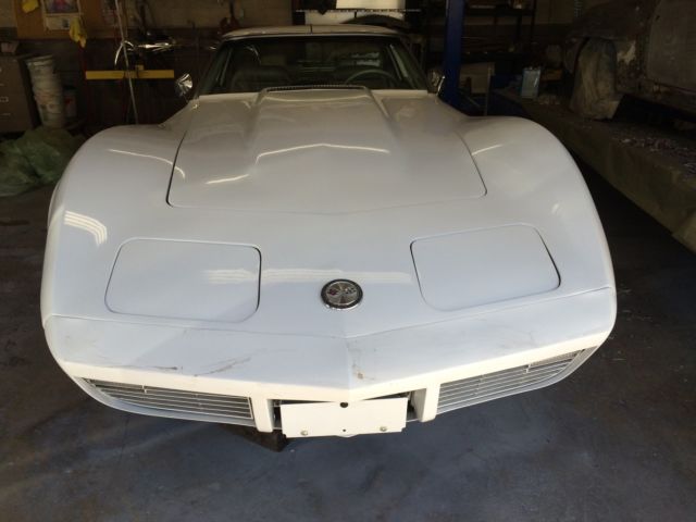 1974 White Chevrolet Corvette Coupe