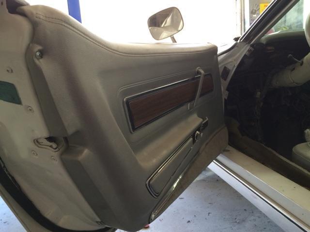 1974 White Chevrolet Corvette Coupe